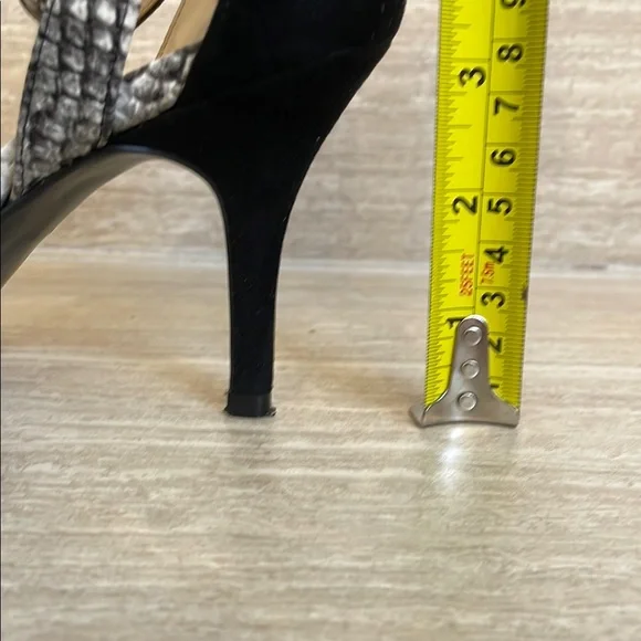 MARC FISHER UEC Size 7.5 Elegant Black Gray Women's Heels Suede Snakeskin - Picture 9 of 10
